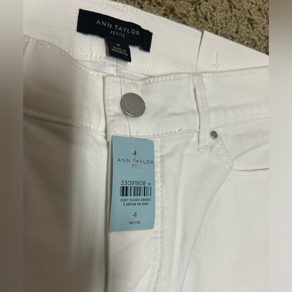 Ann Taylor Petite Sculpting Pocket Mid Rise Boot Cut Jean - Picture 6 of 12